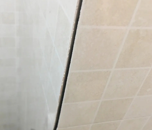 娄底瓷砖空鼓维修公司分享阳台瓷砖脱落的修复过程可以分为以下几个步骤
