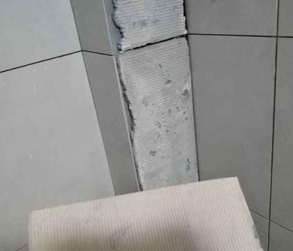 娄底瓷砖空鼓维修公司分享下厨房瓷砖脱落的补救措施。
